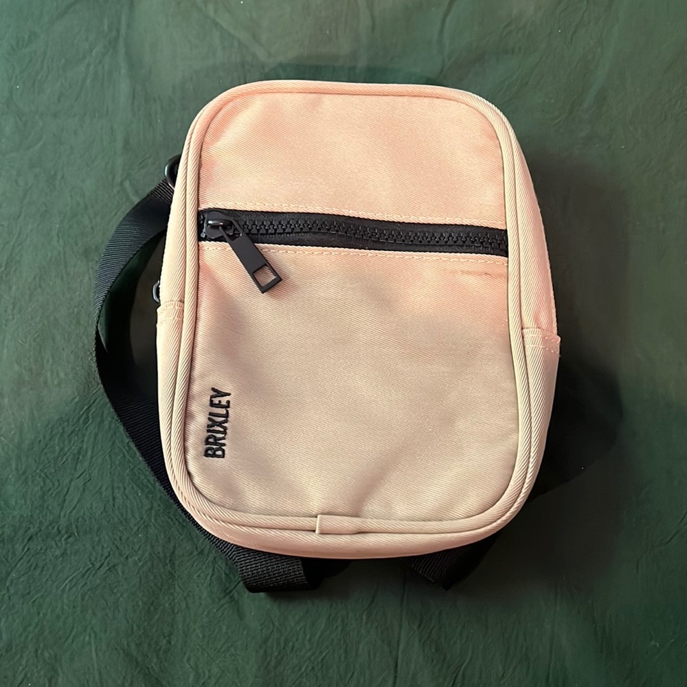 Brixley desert cross body sling
